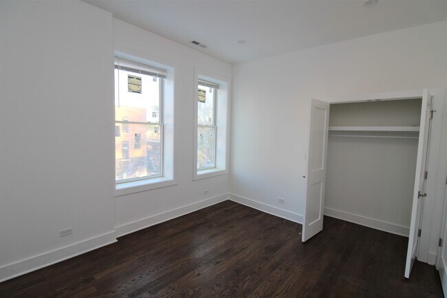 Building Photo - 1440 N Milwaukee Ave