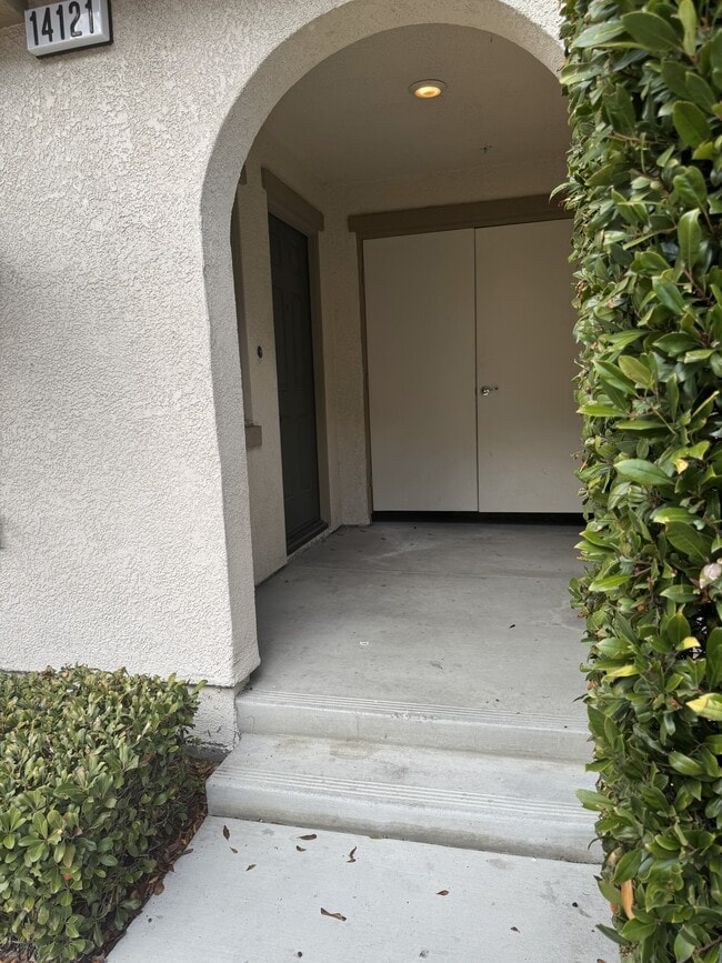 Front Entrance - 14121 W Oak Ln