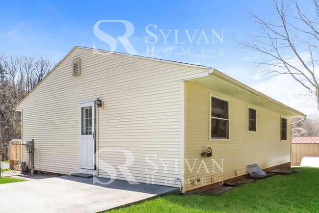 Building Photo - The Lifestyle You Deserve.