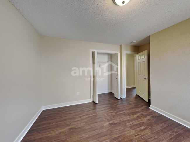 Building Photo - 9734 Lomax Dr