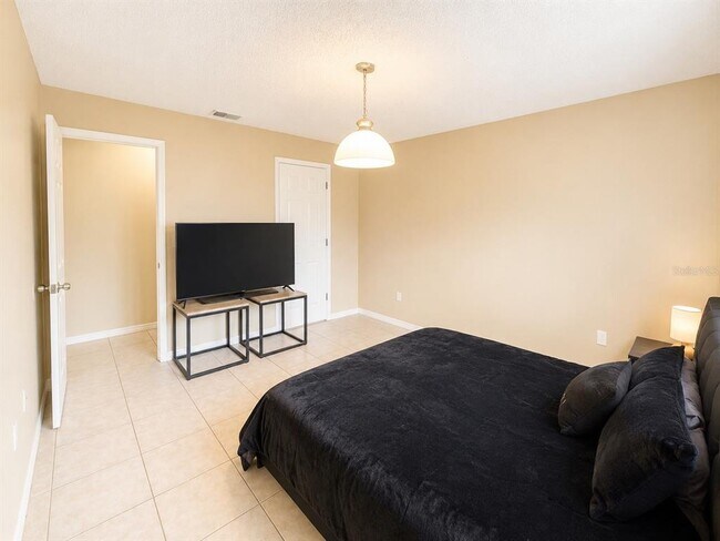 Building Photo - 1218 Bermuda Lakes Ln