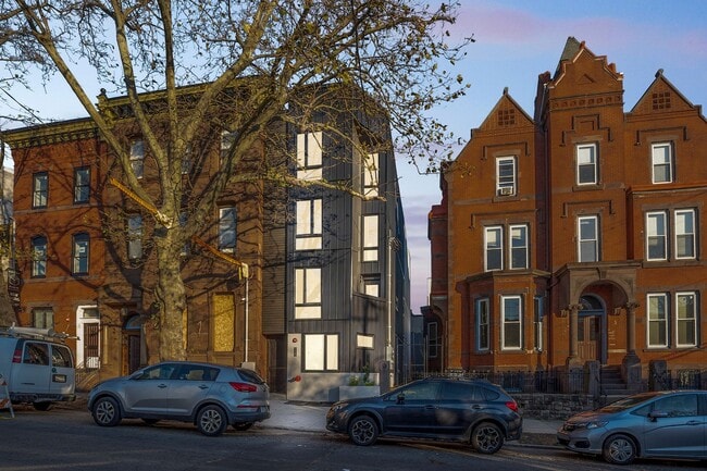 Building Photo - Fairmount/Brewery town gorgeous luxury apartment home, oversized rooms