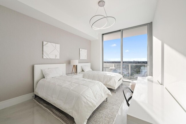 Building Photo - 220 Lake Shore Dr