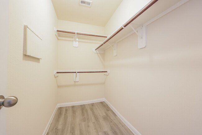 Building Photo - 4107 Silver Ranch Rd