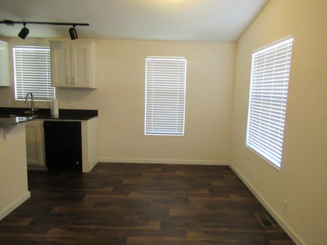 Building Photo - 14777 Palm Dr