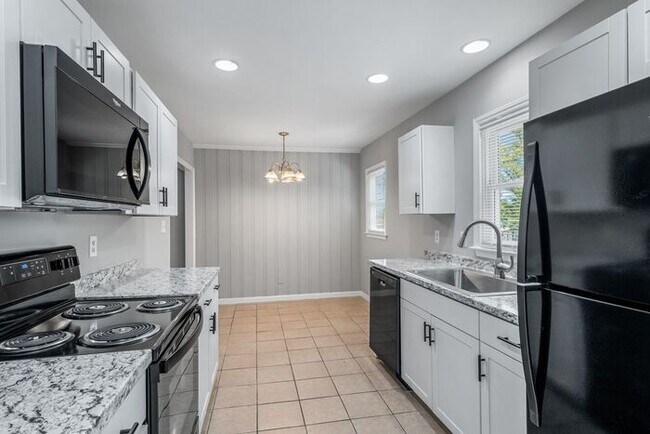 Building Photo - Updated Home with Hardwood Floors, LR & De...