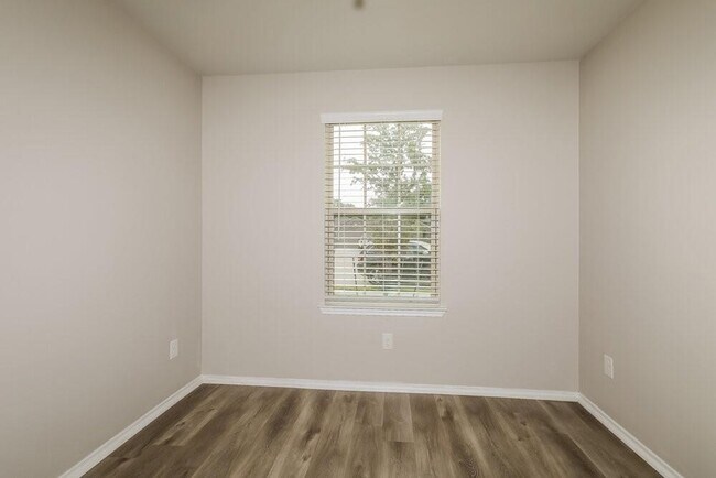 Building Photo - 23906 Paper Birch Ct