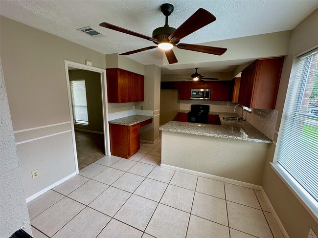 Building Photo - 2711 Colony Dr
