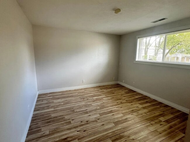 Building Photo - 515 W 100 S