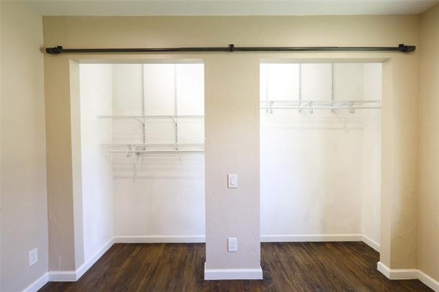 Building Photo - 1004 W Cayuga Dr