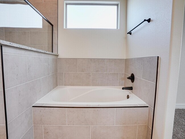 Building Photo - 392 Frodsham St