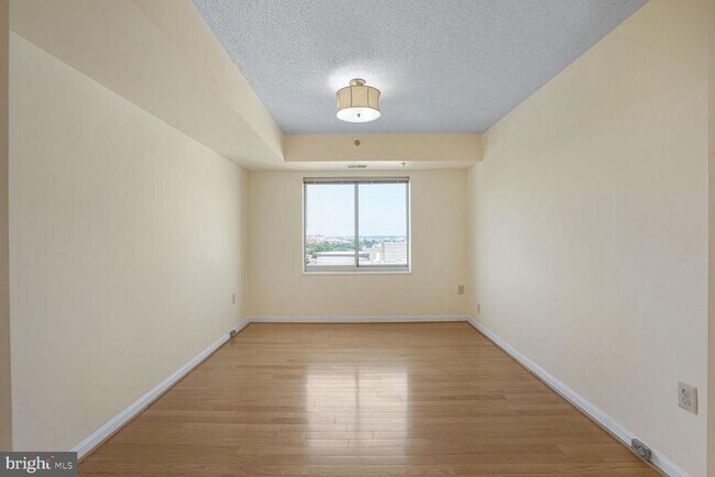 Building Photo - 2121 Jamieson Ave