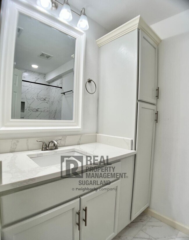 Building Photo - Gorgeous One Story Home in Sugar Land, TX