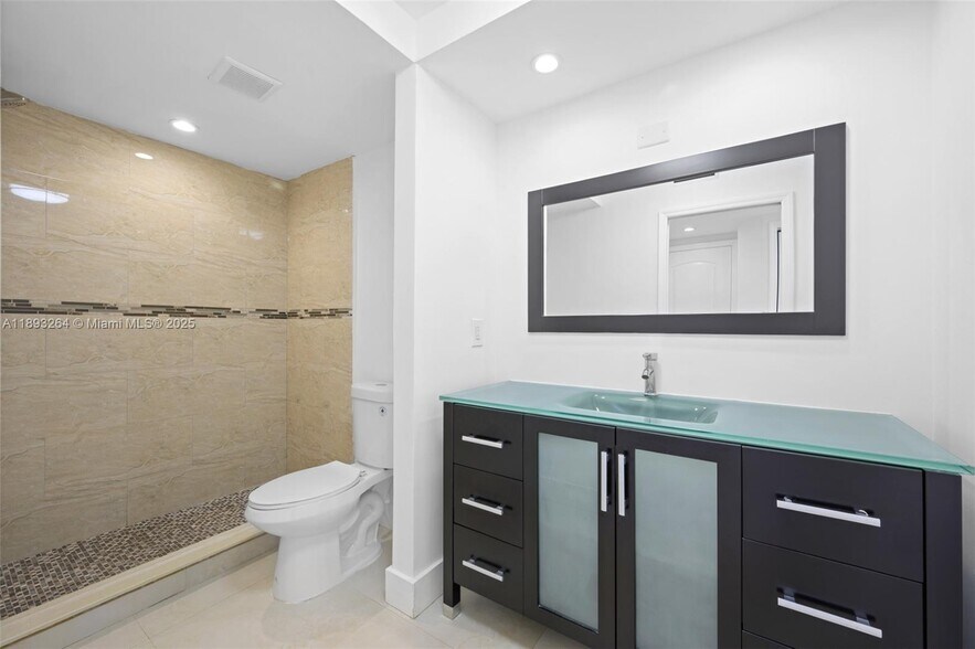 Building Photo - 20301 W Country Club Dr