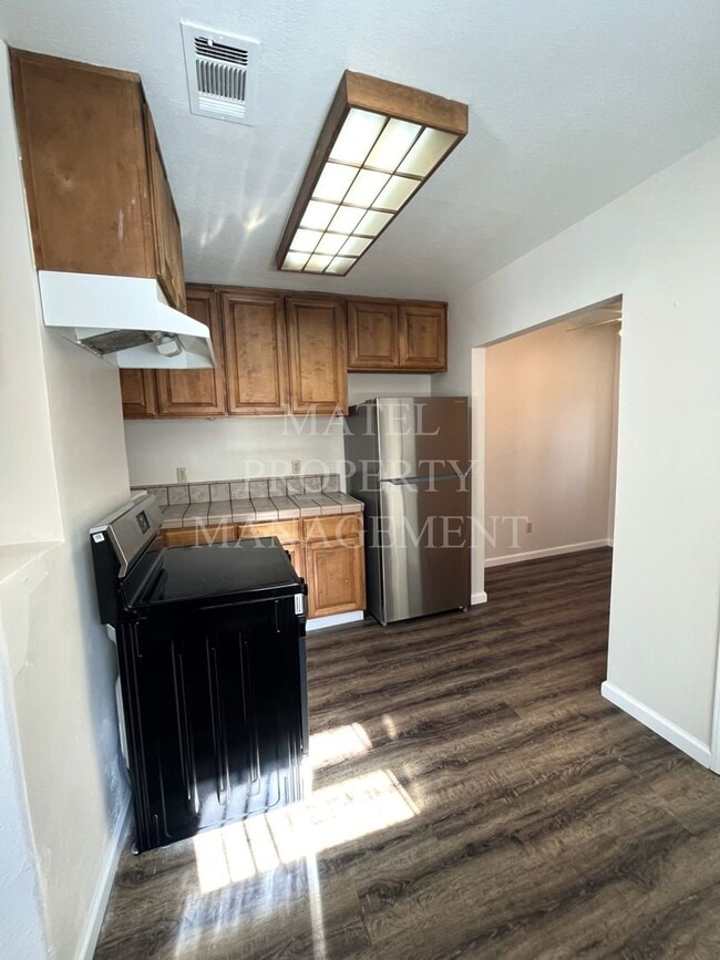 Building Photo - No Deposit