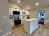 Building Photo - Move-In Ready: Modern & Stylish Fully Reno...