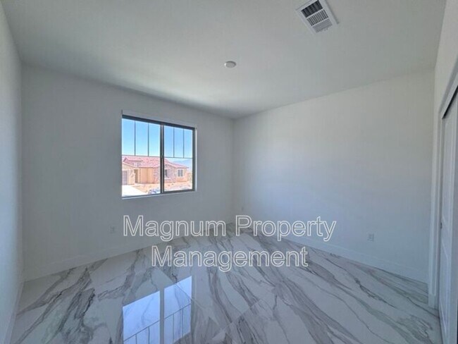 Building Photo - 25061 River Peak Dr