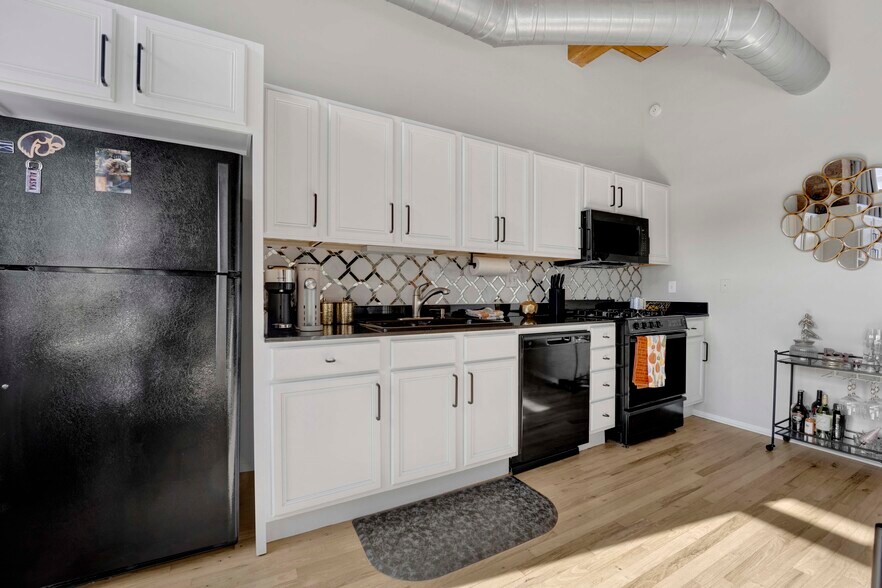 Building Photo - 625 W Jackson Blvd