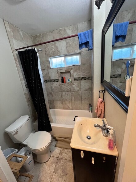 Shared Bathroom - 5322 2nd Ave