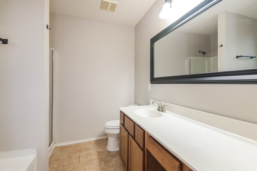 Building Photo - 114 Redbud Dr