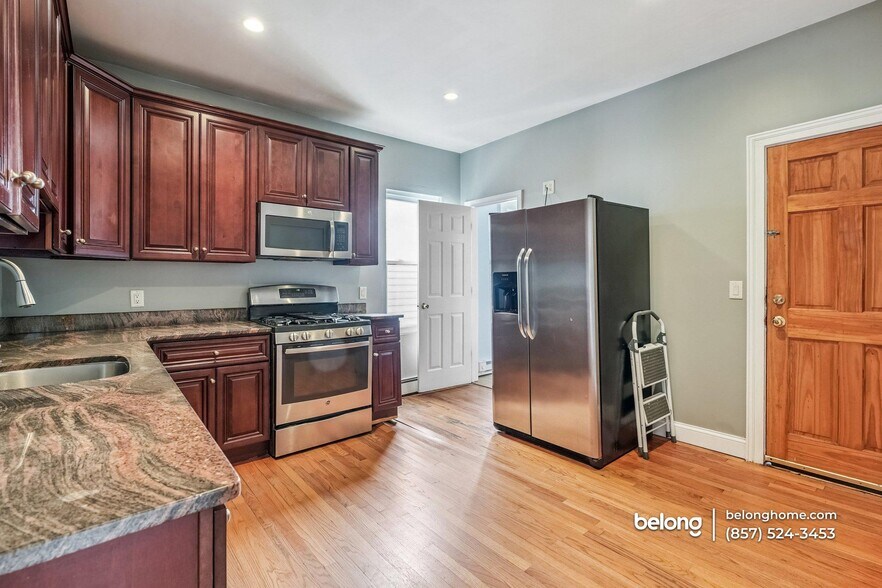 Building Photo - 62 Fuller St