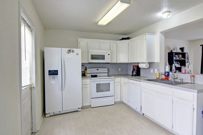 Building Photo - 7837 Wolverine Dr
