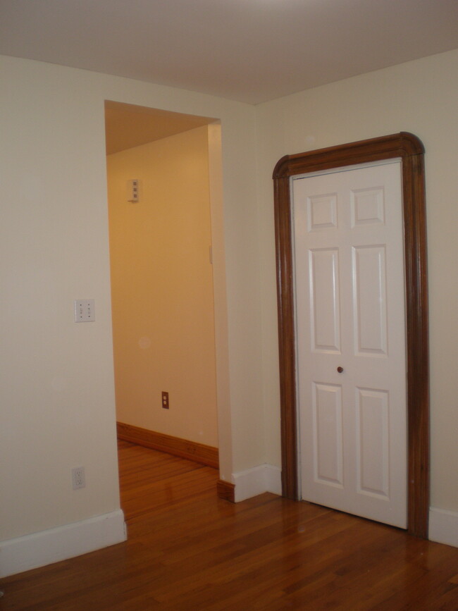 Middle Room - 351 Essex St