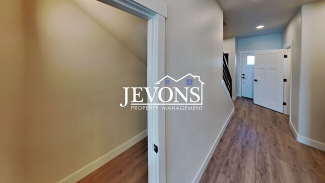 Building Photo - 413 S 97th Ave