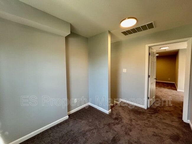 Building Photo - 838 N Temple Ave