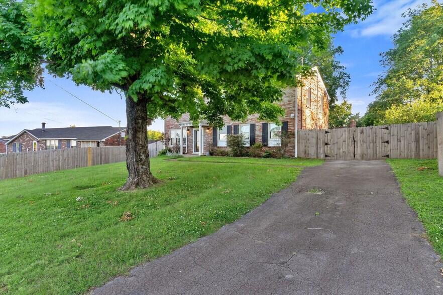 Building Photo - 808 Roseview Dr
