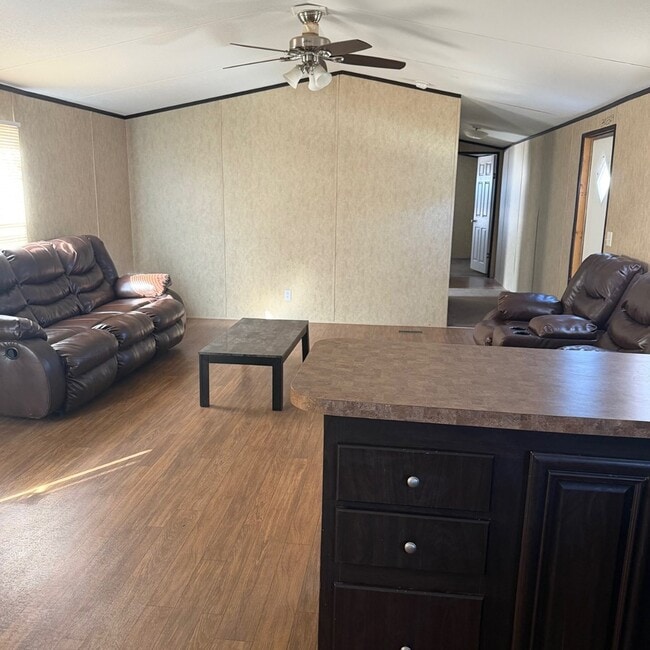 Building Photo - 815 W 40th St