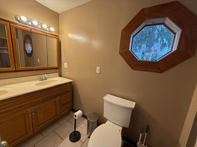 Building Photo - Spacious Three Bedroom, Two Full Bathroom Home with Chef’s Kitchen – Furnished Option Available!