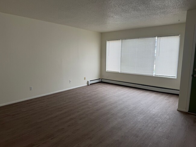 Building Photo - 325 NW 4th St