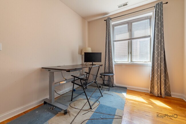 Building Photo - 1302 W Fillmore St