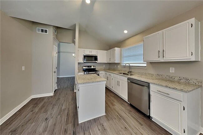 Building Photo - 355 Ridgemont Dr