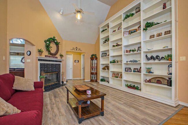 Building Photo - 9503 Legend Isle Dr