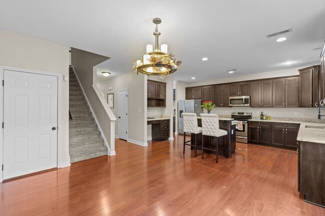 Building Photo - Dream Home Alert in Hampton!