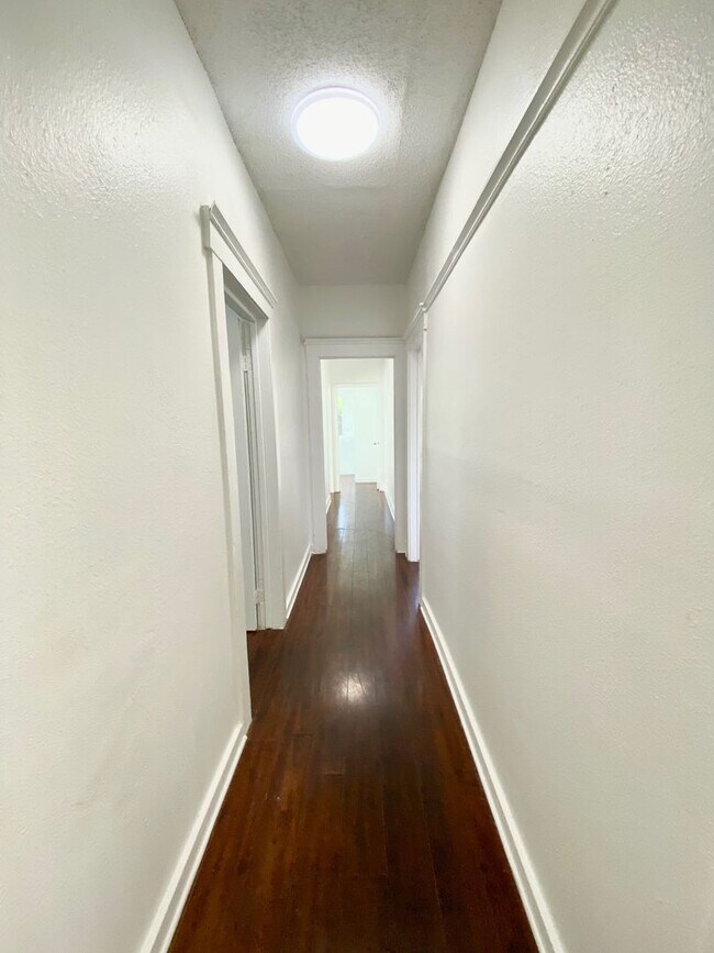 Building Photo - 2919 Van Buren Pl