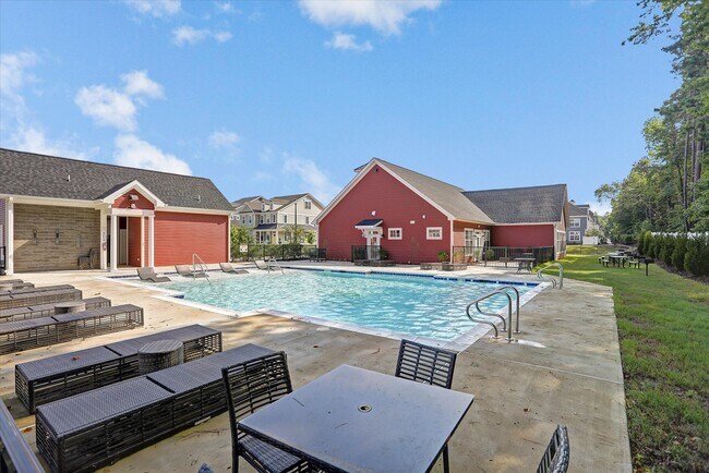 Building Photo - 2102 Promenade Ln
