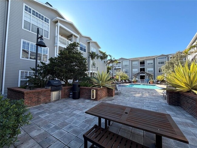 Building Photo - 800 S Dakota Ave