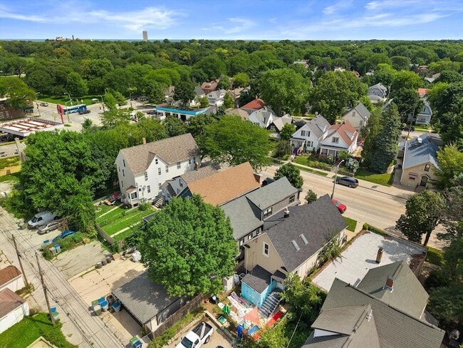 Building Photo - 3149 S Howell Ave