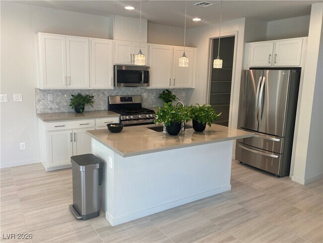 Building Photo - 1247 Rock Hls St