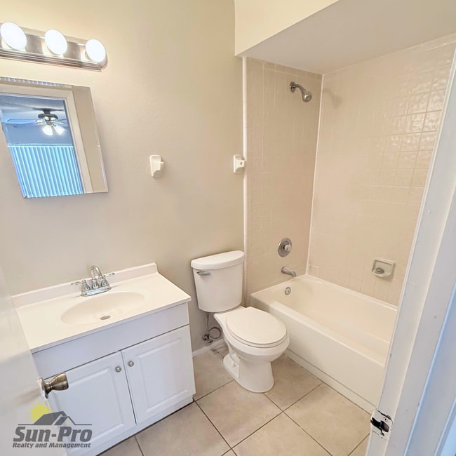 Building Photo - 417 Banana Cay Dr