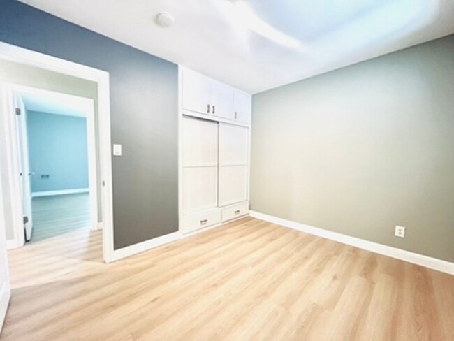 Building Photo - Stunningly Renovated 3-Bedroom, 2-Bathroom...