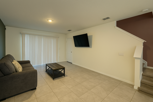 Building Photo - Rivergate Modern Townhome Near Downtown & ...