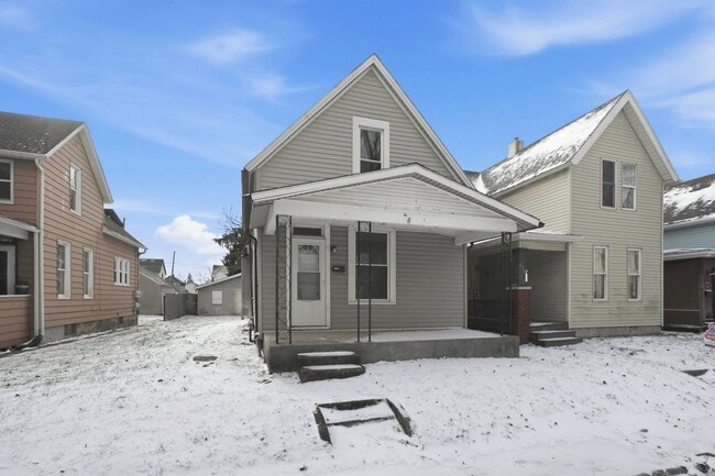 Building Photo - Freshly Renovated 3-Bedroom House - MOVE IN SPECIAL