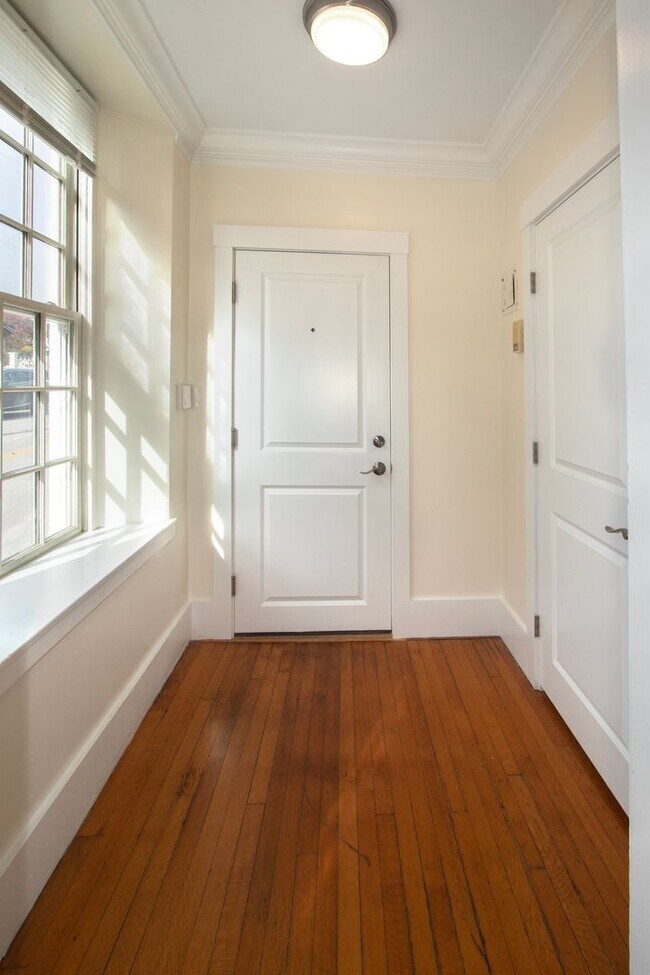 Building Photo - 57 Marcy St