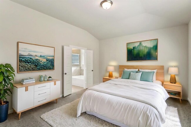 Building Photo - 18099 Martin Pines Dr