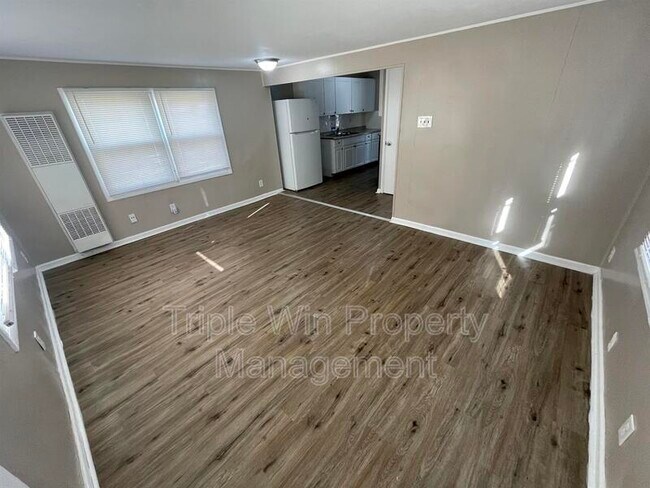 Building Photo - 360 Shepley Dr