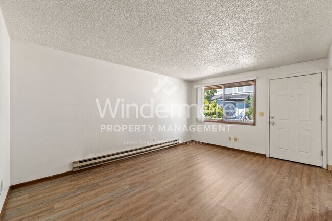 Building Photo - 816 W Cleveland Ave